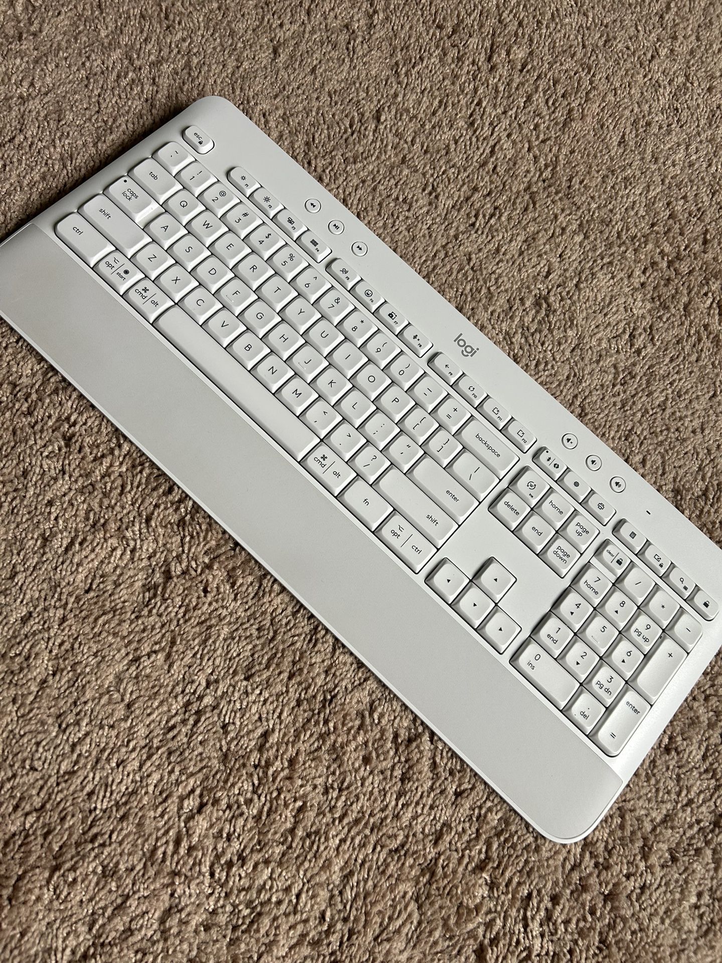 Logitech K650 Wireless Keyboard