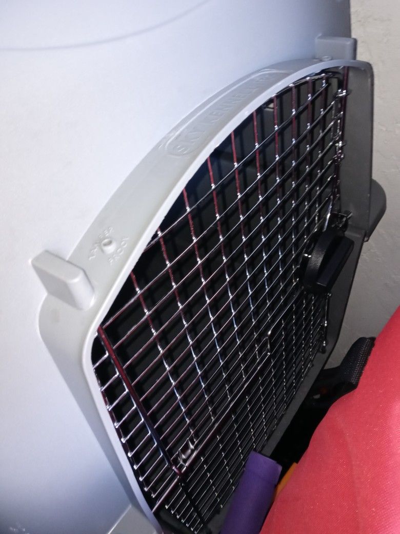 Dog Cage Like New