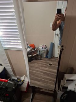 Mirror stand