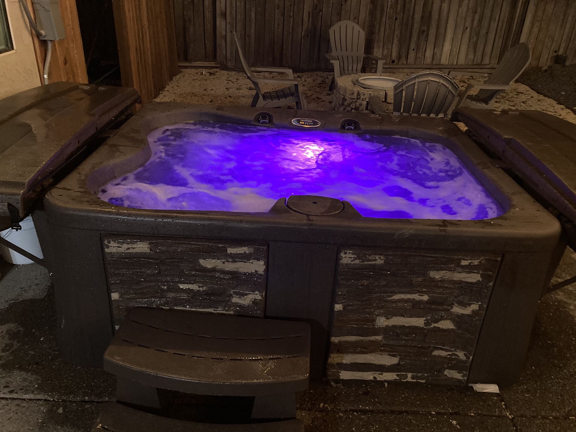 Hot tub 4 person With LED lights