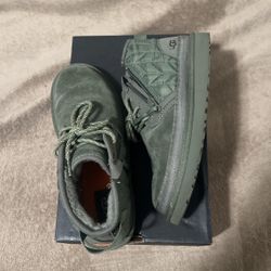 Olive Green Men Uggs Sz 9