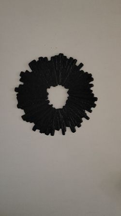 Moderno Accesorio de metal sin usar mide 23 X 23