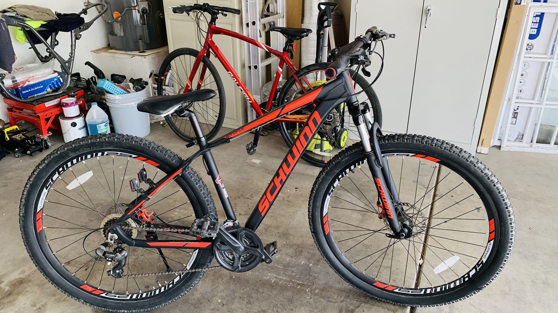 MOUNTAIN BiKE SCHWINN Bonafide 29”