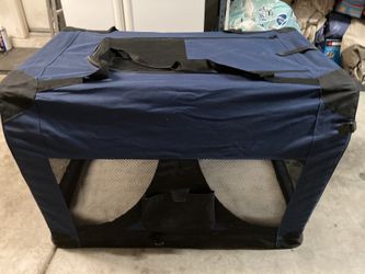 Easy pop up, portable crib, with a zipper top