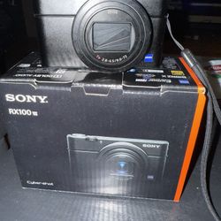 Sony RX100 VII M7 Camera + 3 EXTRA BATTERIES & Leather case