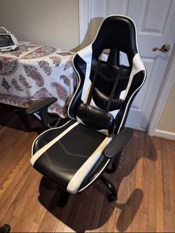 Gaming / Office Chair – Black and White – FREE w/ any other purchase