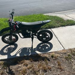 Kids Dirtbike the color of the Dirtbike is black