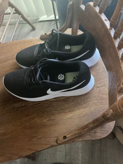 Nike tanjuns men’s 9.5
