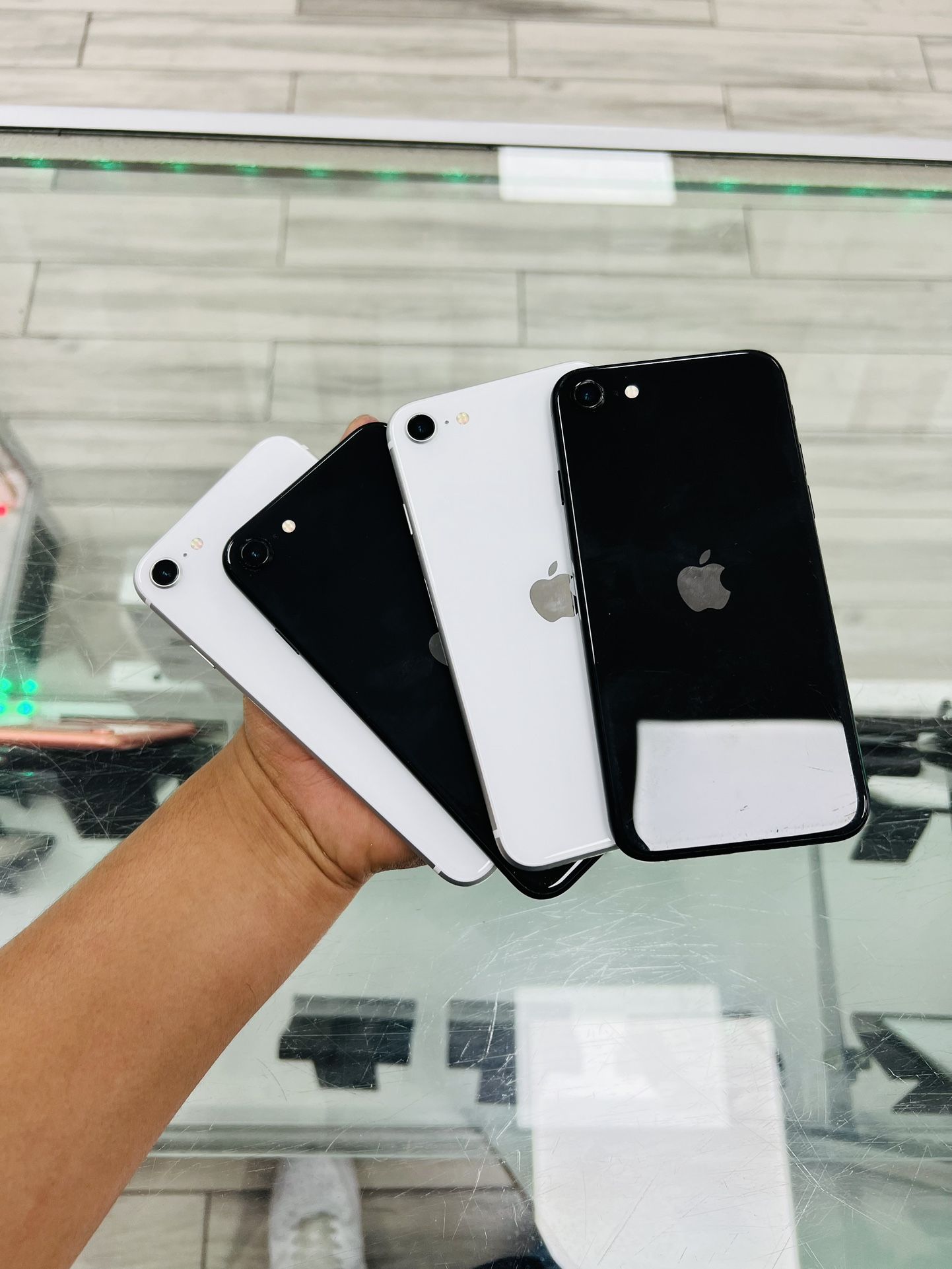 Fully Unlocked iPhone SE 2nd Gen 64GB!!