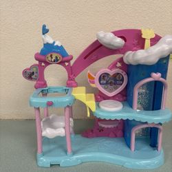 Doll House With Four Dolls. Christmas.