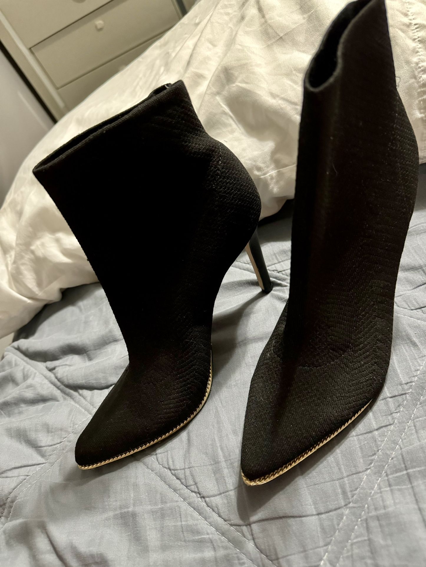 BCBG Women's Knit Sock Ankle Boots Pointed Toe Slip-on Stretch Booties Shoes Size 8