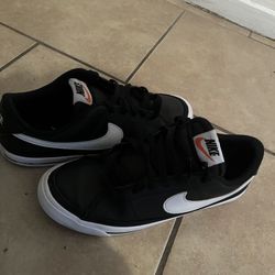Nike Court Legacy