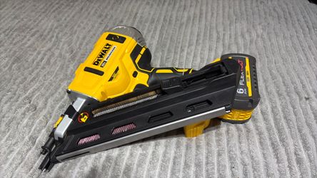 DeWalt 20v brushless 30 degree nail gun