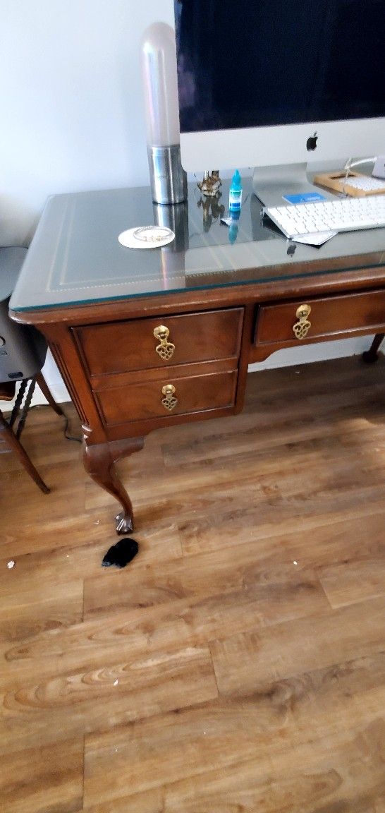 Sligh Vintage writing table... Solid wood....