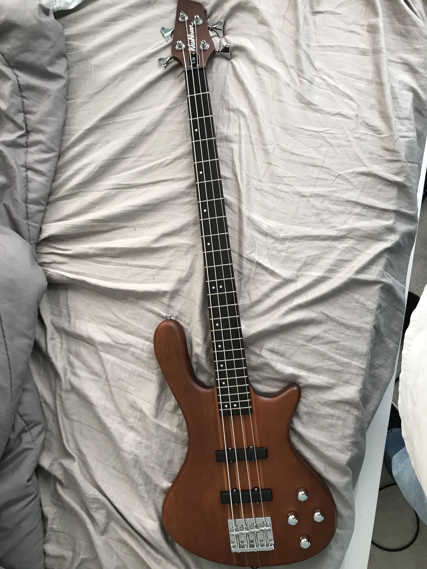 Washburn Taurus T24 bass guitar