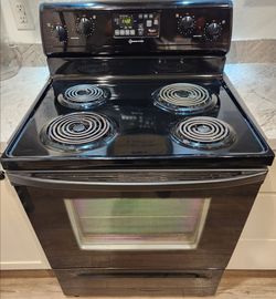 Black Whirlpool 30-inch electric coil top stove
