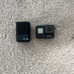 GoPro 7 Black + Battery Charger & Batteries 