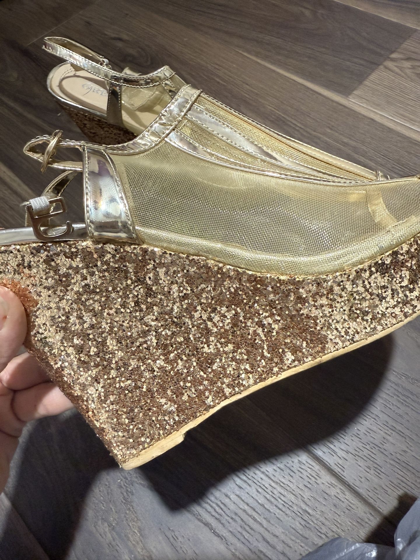 Golden Glittery Wedge Heels 👠 