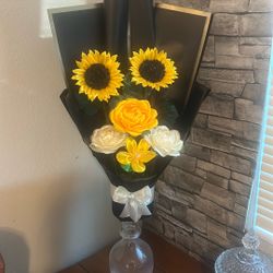 Arreglo De Girasoles Con Rosas 