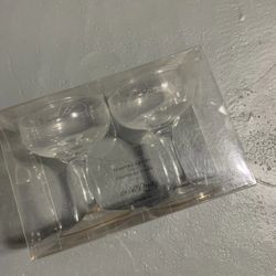 NEW - Style Me Pretty Bride & Groom Wedding Champagne Glasses Gold Trim - see 👇