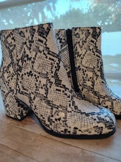 Mix No. 6 Snake Print Block Heel Ankle Boots Beige Black Size 6 NWT