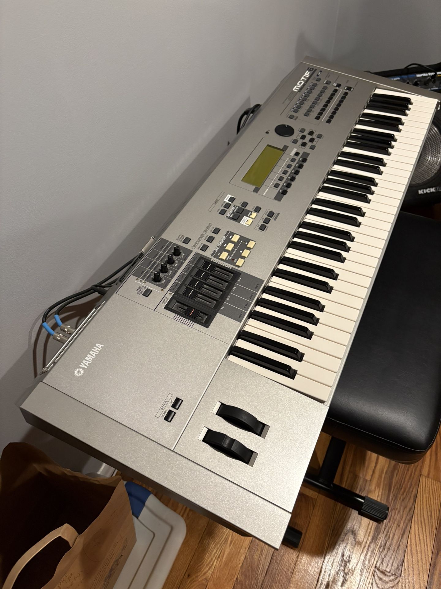 Used Yamaha Motif 6 61 Key Keyboard Workstation 