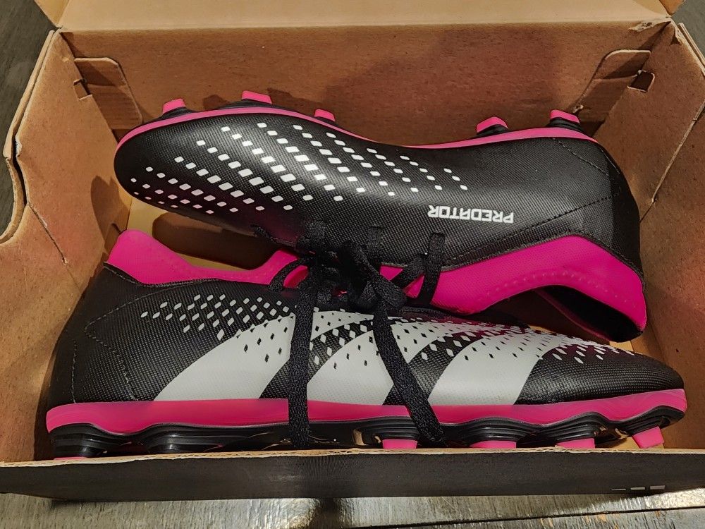 Adidas Predator 4. Soccer Cleats
