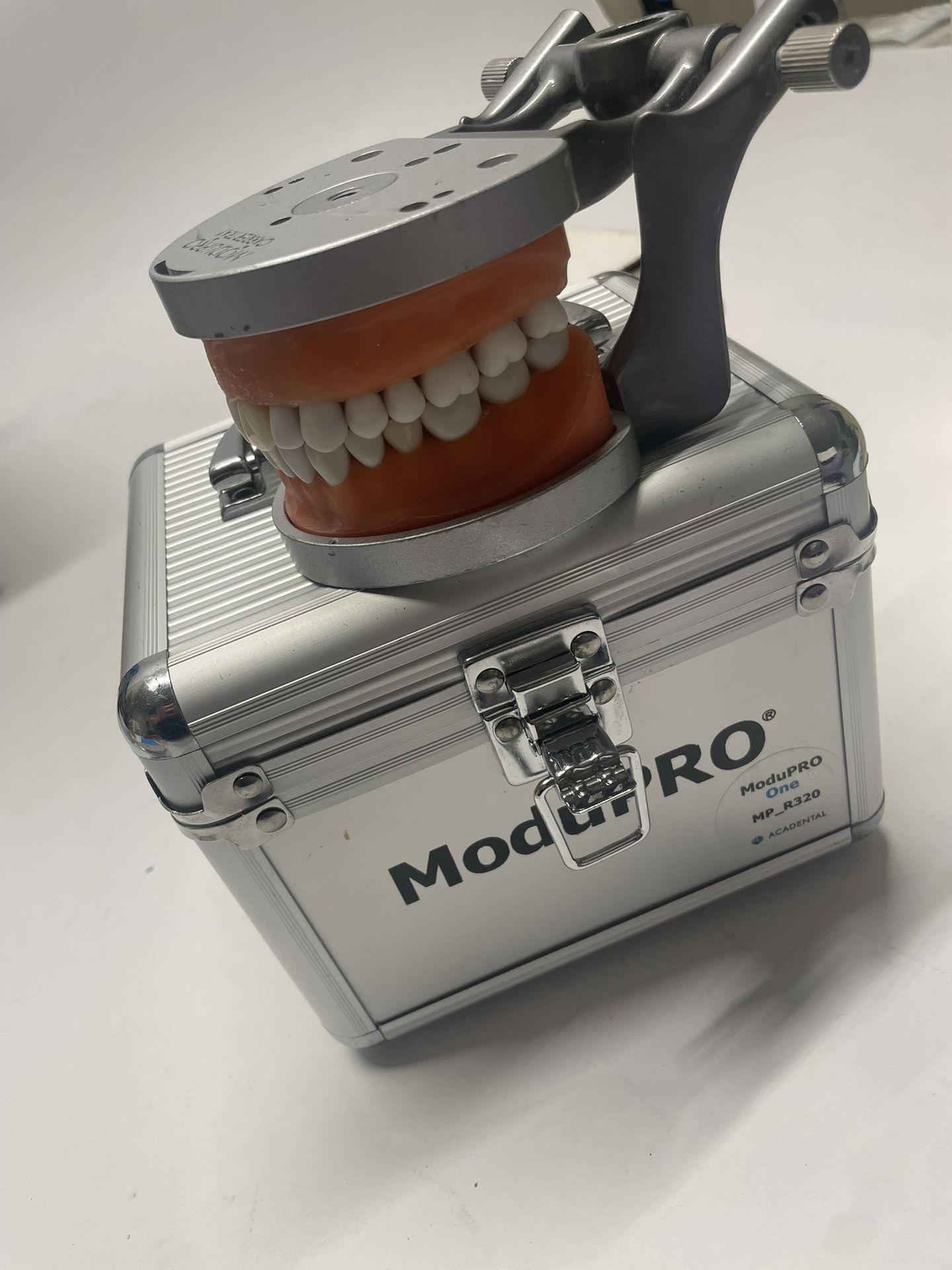 Acadental 32 Teeth Modupro one MP_R320 With Case And Lots Of Replacement Teeth 