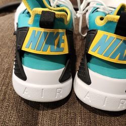 Nike Shoes Green And White Air Huarachi