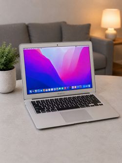 MacBook Air 13” 💻 Apple i5 ⚡ 8GB RAM 🚀 256GB SSD 💾 Office/Logic/Final Cut 🎵🎬 1-Year Warranty ✅Microsoft Word & Excel✅ $200💳