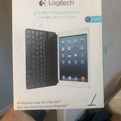 Bluetooth iPad Keyboard 