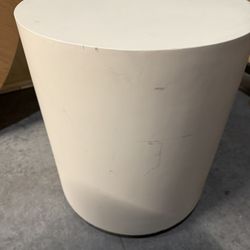 Pottery Barn Outdoor Side Table 