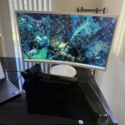 Samsung 32in Curved Monitor With Arm 