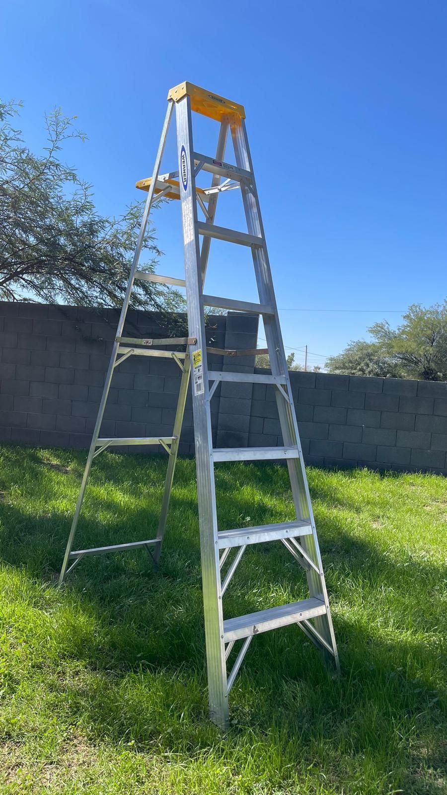 Werner 8 Ft Tall Aluminio. Ladder