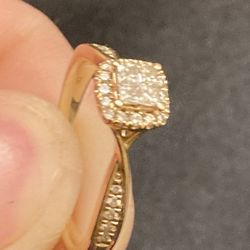 14k Yellow Gold Diamond Ring. Like New 700obo