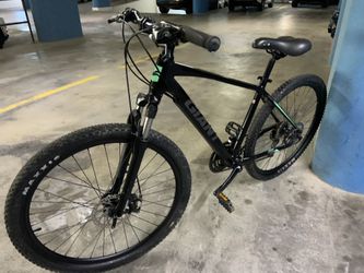 Giant Aluxx 27 Speed Large size Lightweight Aluminum Frame With Disc Brakes 