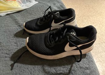 Woman’s shoes 5.5
