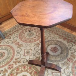 Hagerty Cohasset Colonials Table.  25” Tall