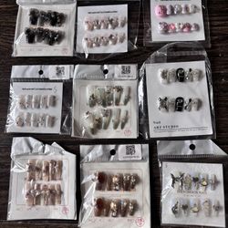 Total Of 9 Different Sizes And Color Combinations Press On Nails, Without Glue