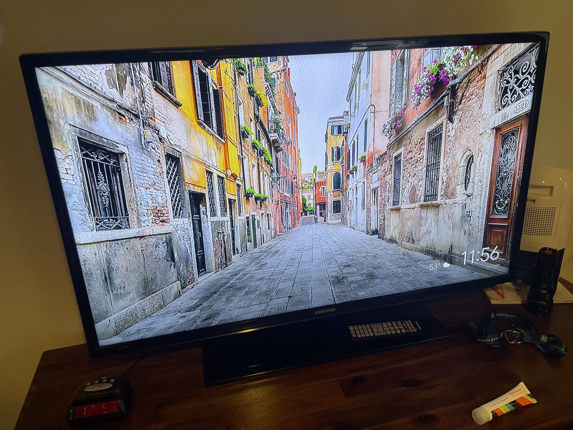 Samsung 40” LCD TV with stand