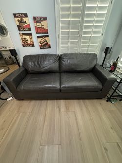 Sofa - Pull Out Bed- full/queen size