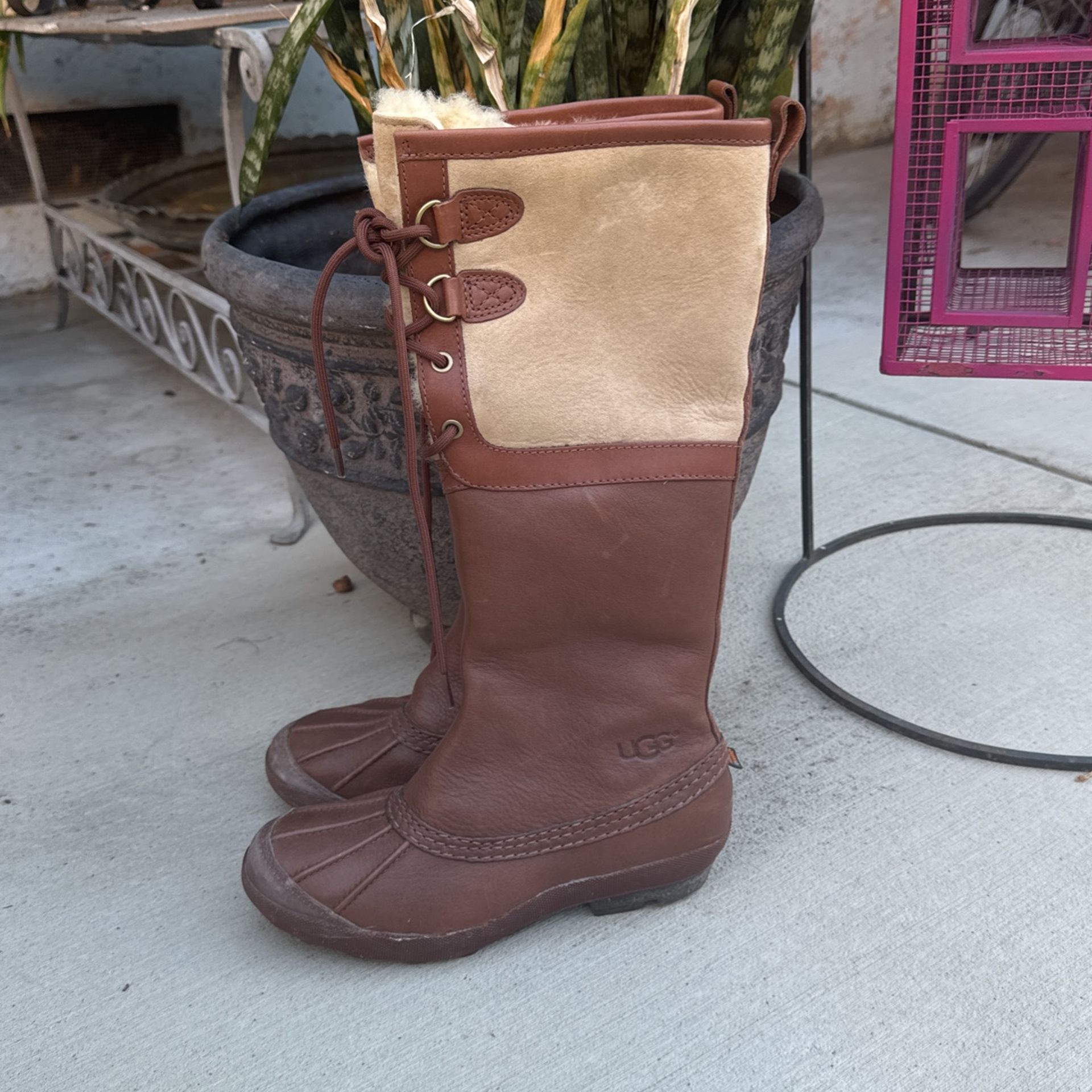 UGG Boots Like New Size US 6