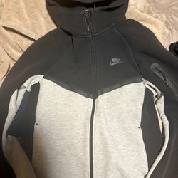 Nike Tech Size Small