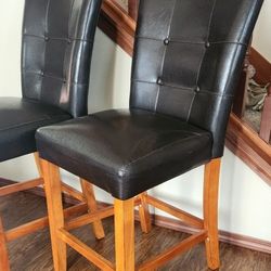 2 ×24" Bar Stools In Excellent Condition 