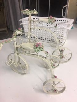 Shabby chic decor bikes