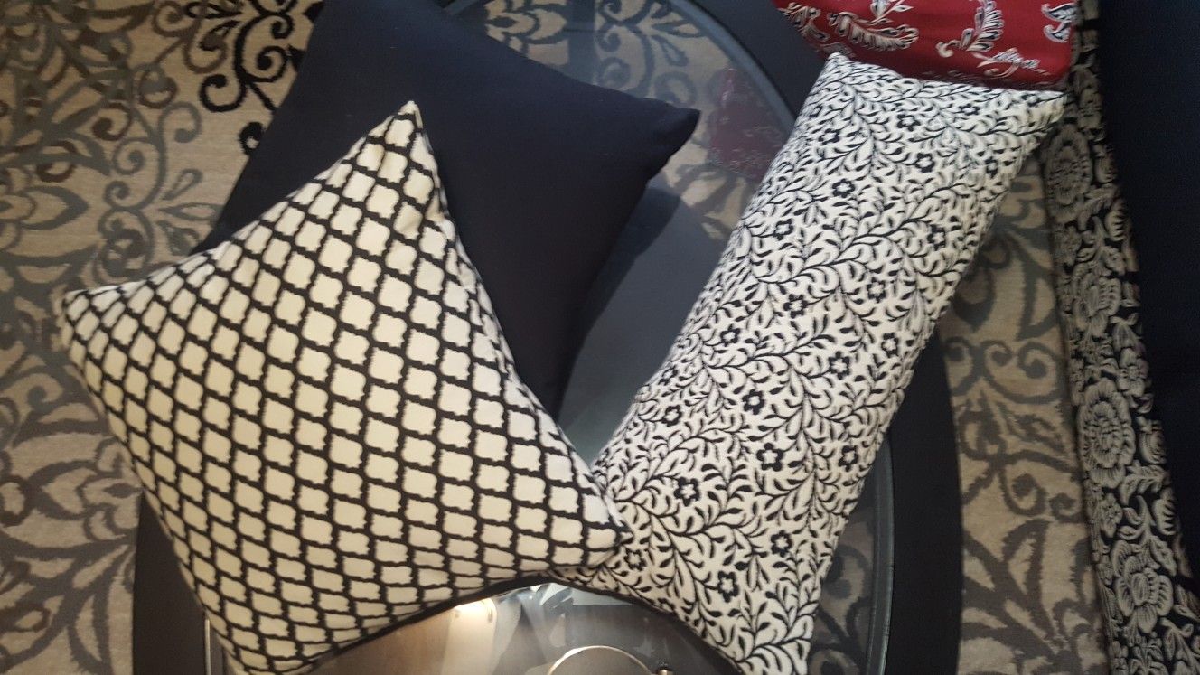 I sew Pillows, and Sectional Sofa( seat cushion Covers.) for Sale in