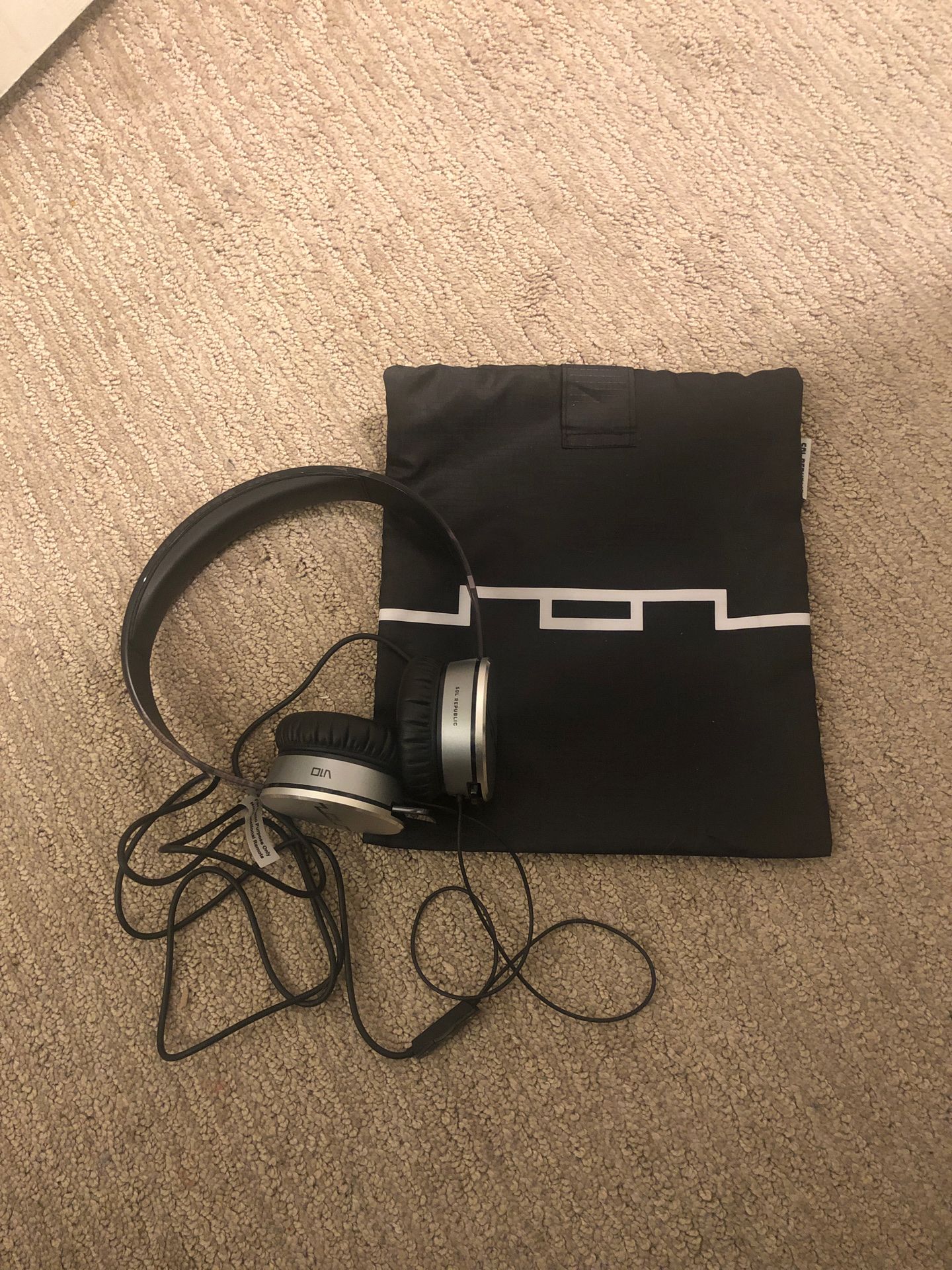 Sol Republic V10 Gray Headphones - Tested