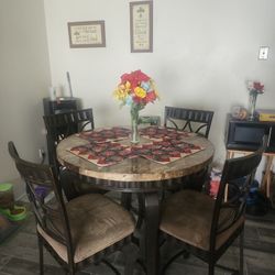 Kitchen Table With Four Chairs IN Good Condition Only Had It About Two Years Straight 