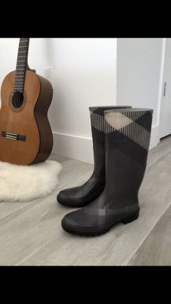 Rain boots size 7 Burberry 💯 originales