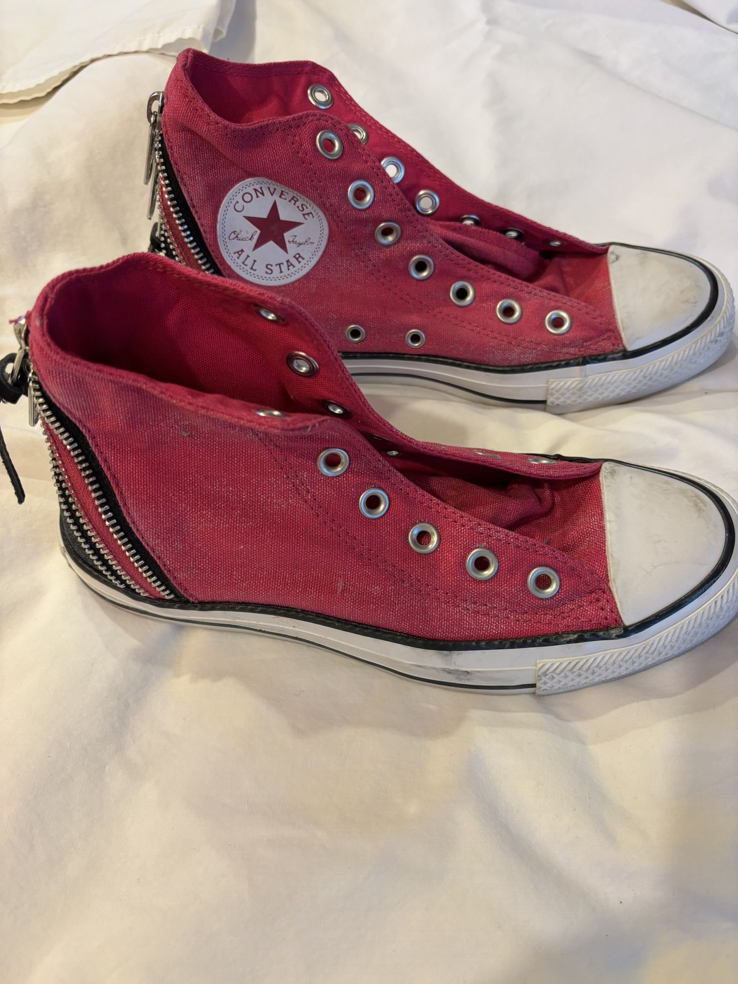 Converse All Star Women’s Shoes - Size 7 - Unique Zipper Back Design